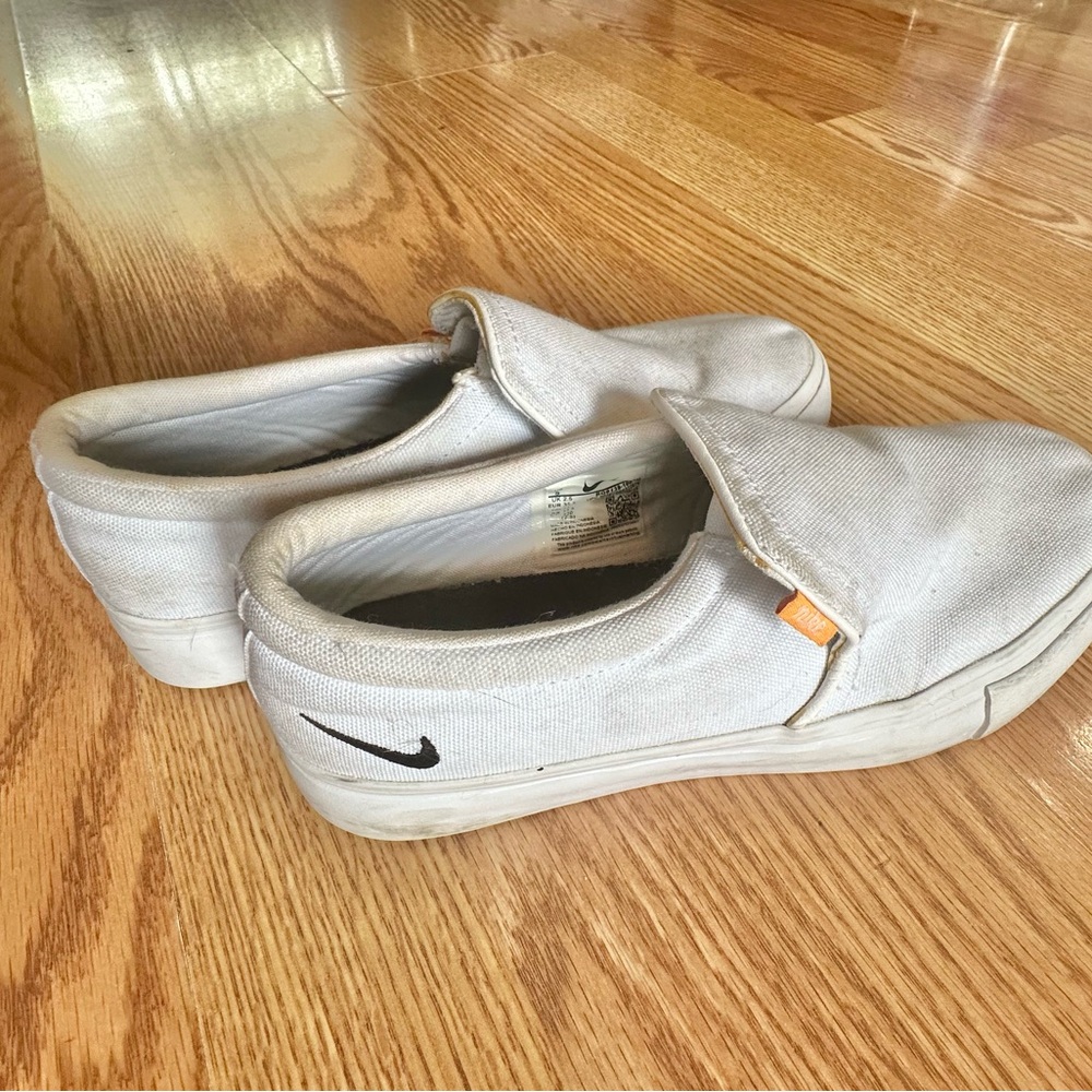 Nike White Court Royale Slip-on Sneaker Sz 5